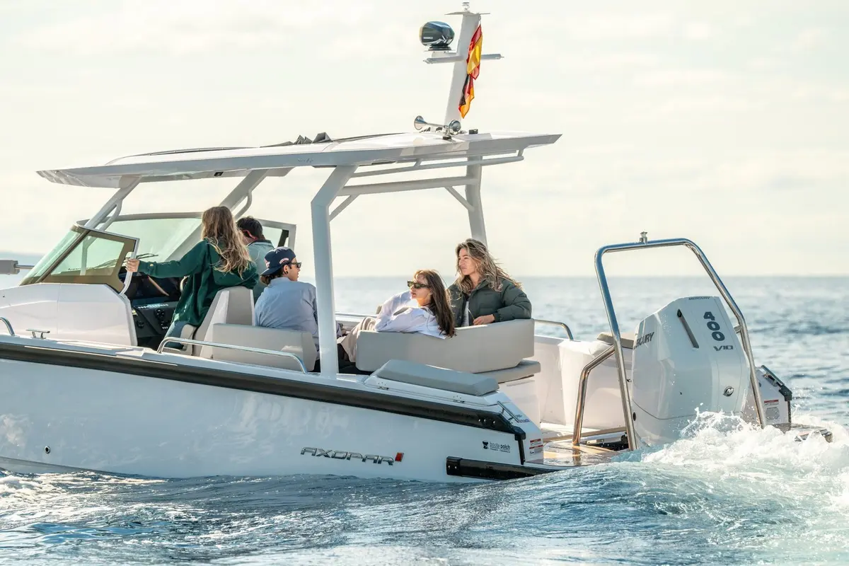 Axopar 28, flybridge — Ibiza Yachts Hire, Ibiza. Axopar 28 — 30m