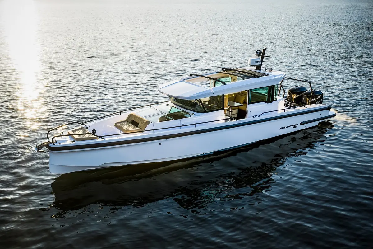Axopar 37, master cabin — Ibiza Yachts Hire, Ibiza. Axopar 37 — 11.5m