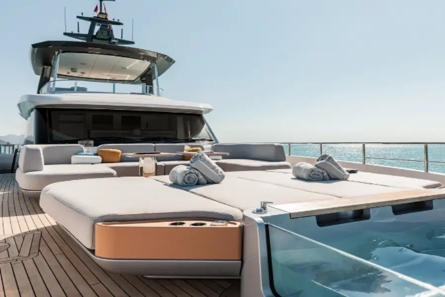Azimut 116, flybridge — Ibiza Yachts Hire, Ibiza. Azimut 116 — 36m