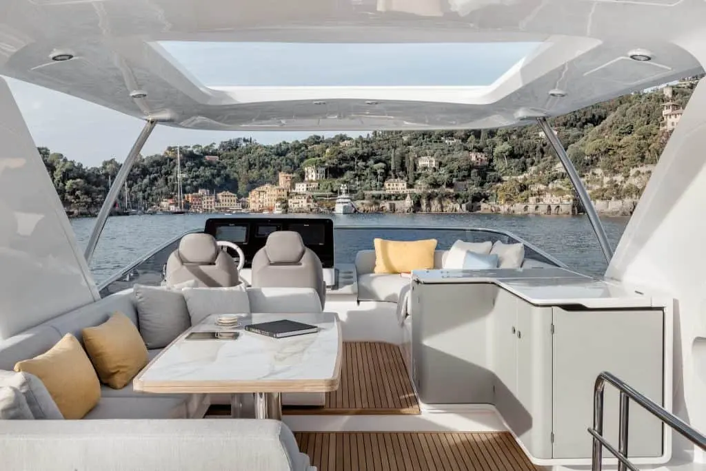Azimut 60 Fly, master cabin — Ibiza Yachts Hire, Ibiza. Azimut 60 Fly — 20m