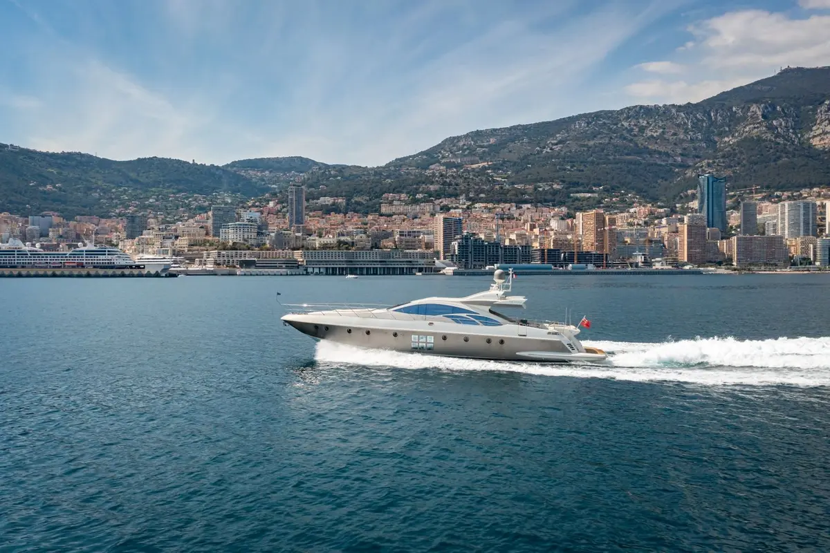 Azimut 86, main deck — Ibiza Yachts Hire, Ibiza. Azimut 86 — 26m