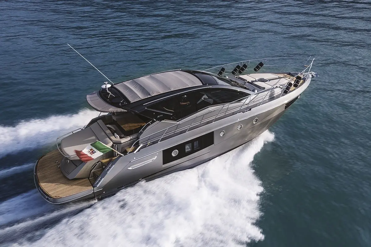 Cranchi M44 HT, master cabin — Ibiza Yachts Hire, Ibiza. Cranchi M44 HT — 14m