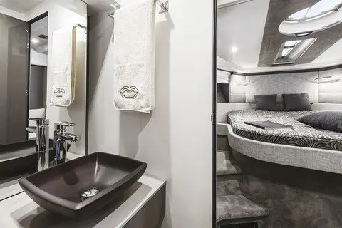 Cranchi M44 HT, flybridge — Ibiza Yachts Hire, Ibiza. Cranchi M44 HT — 14m