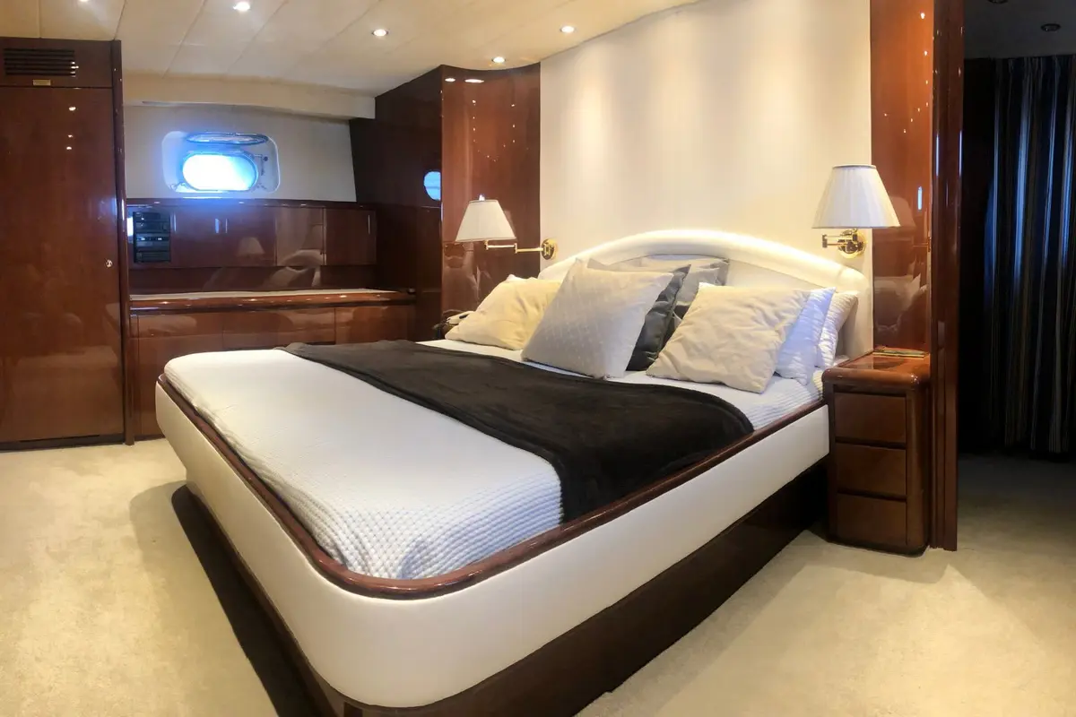 Falcon 80S, master cabin — Ibiza Yachts Hire, Ibiza. Falcon 80S — 24m