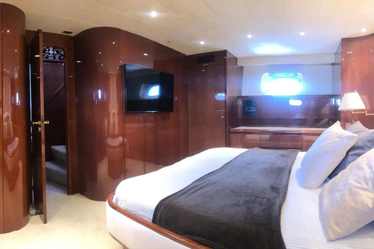 Falcon 80S, flybridge — Ibiza Yachts Hire, Ibiza. Falcon 80S — 24m