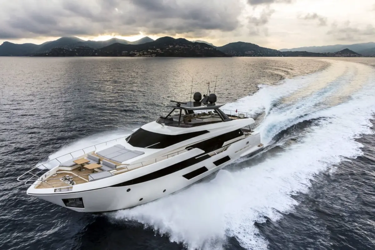 Ferretti 920, main deck — Ibiza Yachts Hire, Ibiza. Ferretti 920 — 28m