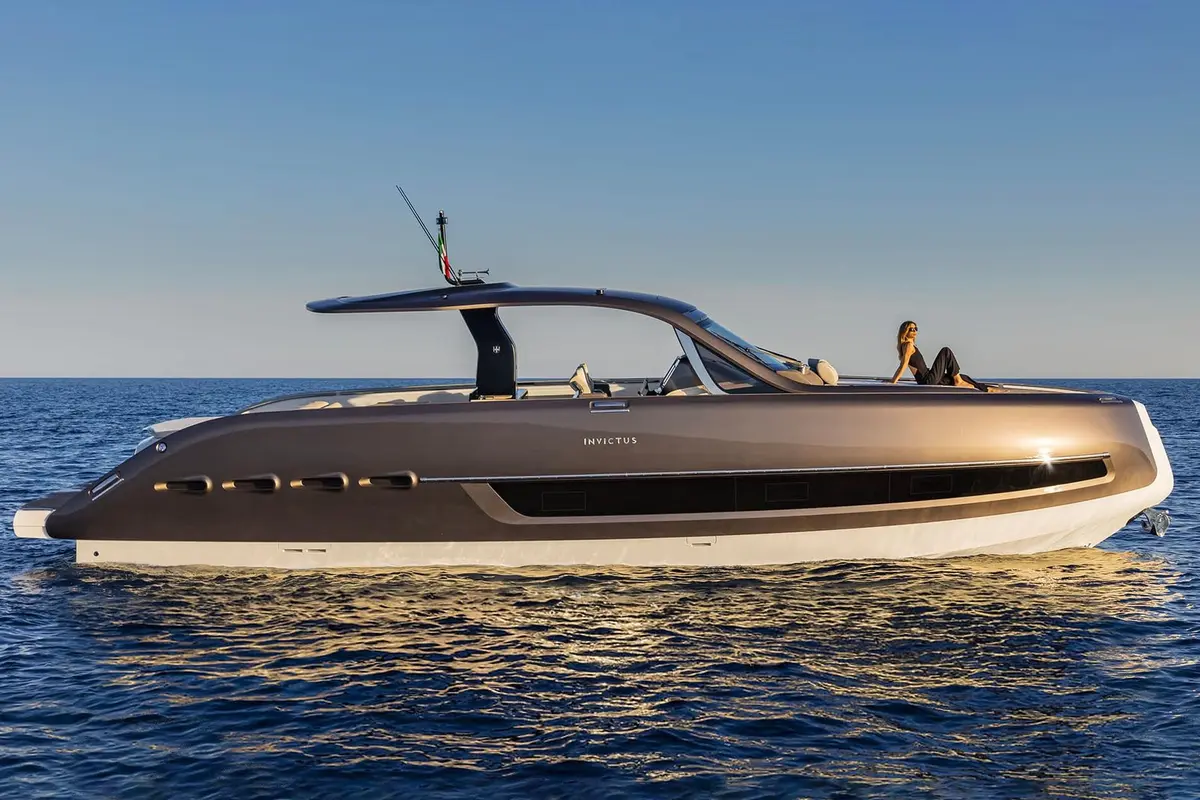 Invictus 460, exterior — Ibiza Yachts Hire, Ibiza. Invictus 460 — 14.4m