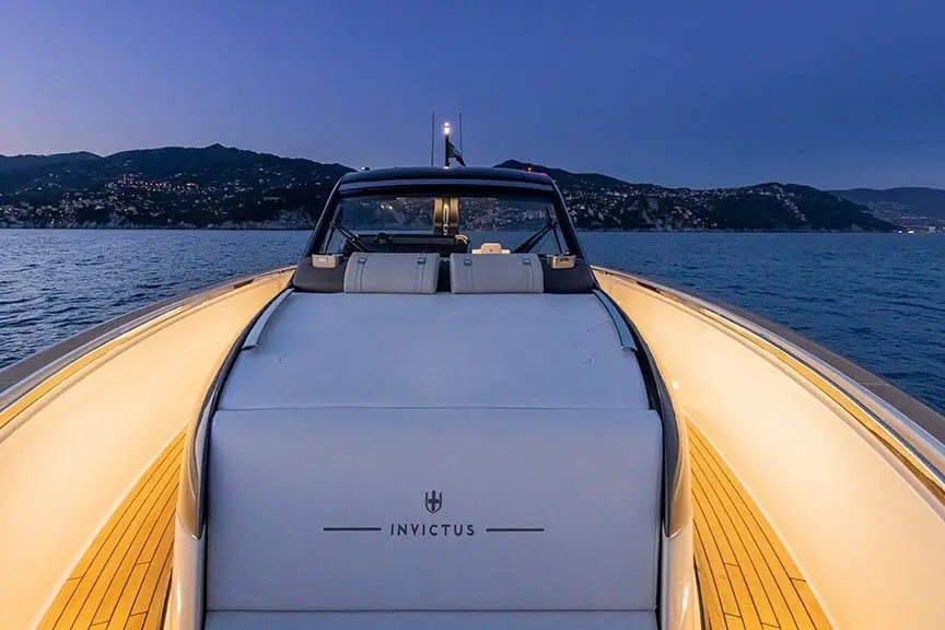 Invictus 460, salon — Ibiza Yachts Hire, Ibiza. Invictus 460 — 14.4m
