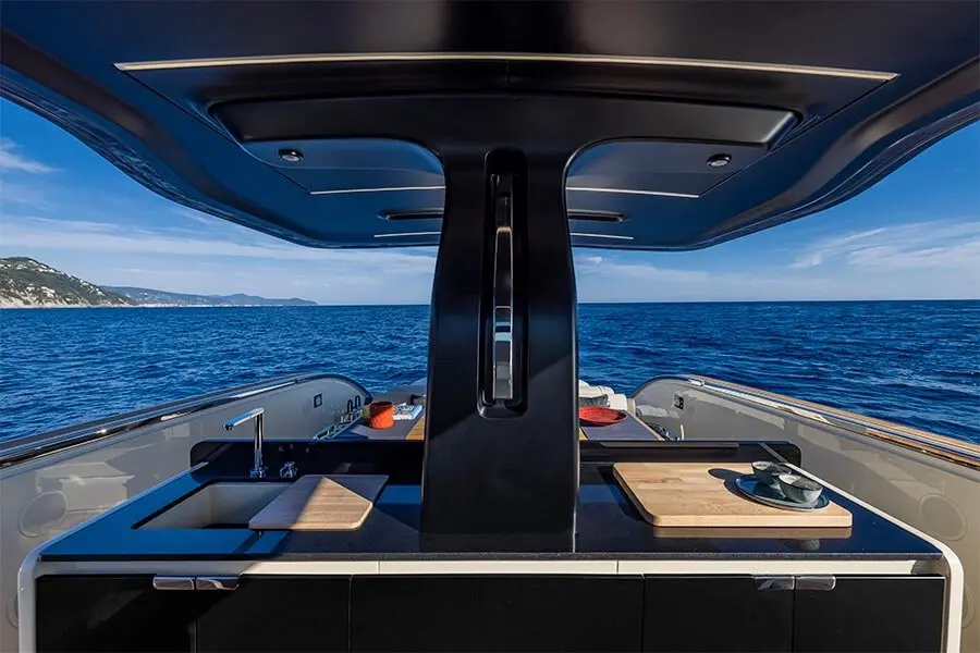 Invictus 460, flybridge — Ibiza Yachts Hire, Ibiza. Invictus 460 — 14.4m