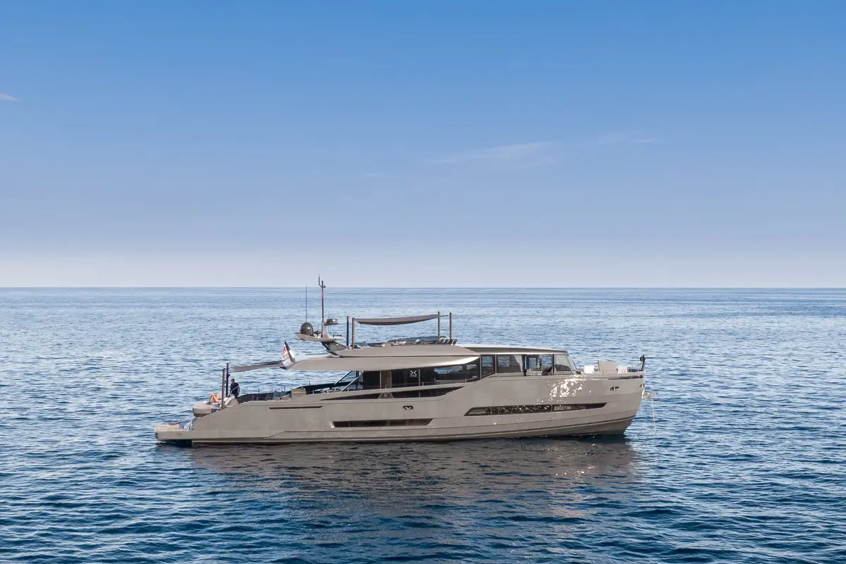 Extra 86, cubierta principal — Ibiza Yachts Hire, Ibiza. Extra 86 — 26m