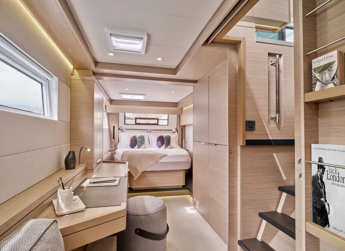 Lagoon 5.1, flybridge — Ibiza Yachts Hire, Ibiza. Lagoon 5.1 — 14m