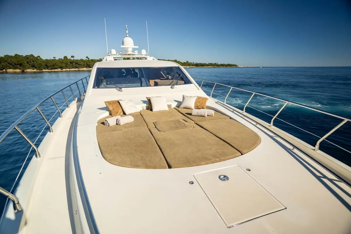Leopard 24, салон — Ibiza Yachts Hire, Ибица. Leopard 24 — 24m
