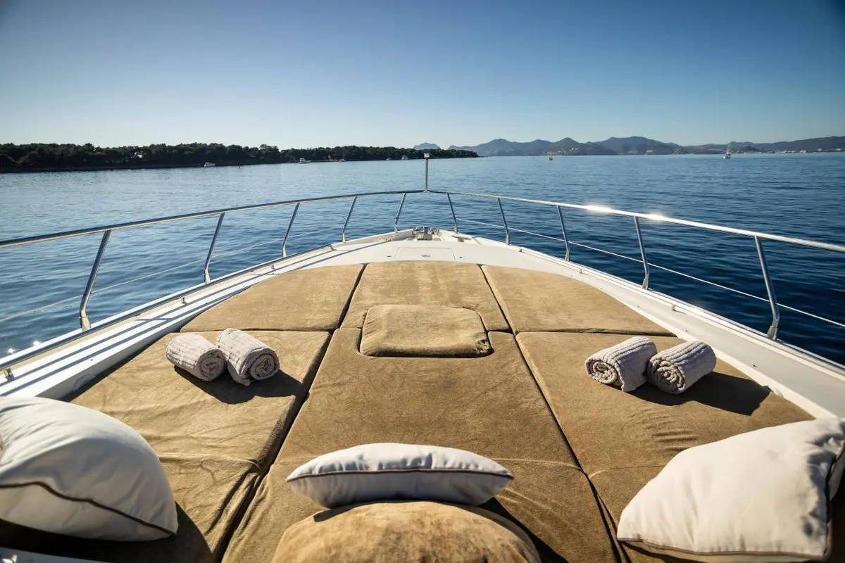 Leopard 24, флайбридж — Ibiza Yachts Hire, Ибица. Leopard 24 — 24m