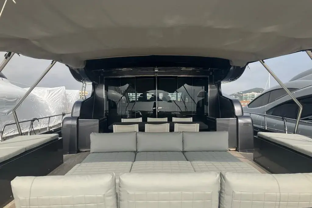 Leopard 31, салон — Ibiza Yachts Hire, Ибица. Leopard 31 — 31m