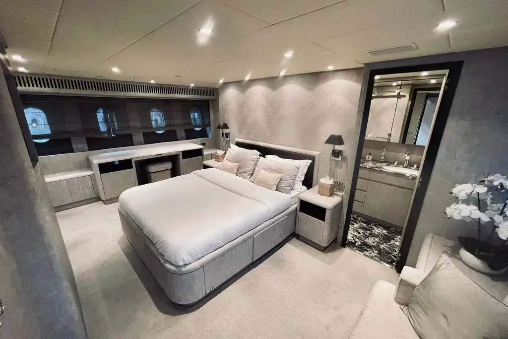 Leopard 31, главная каюта — Ibiza Yachts Hire, Ибица. Leopard 31 — 31m