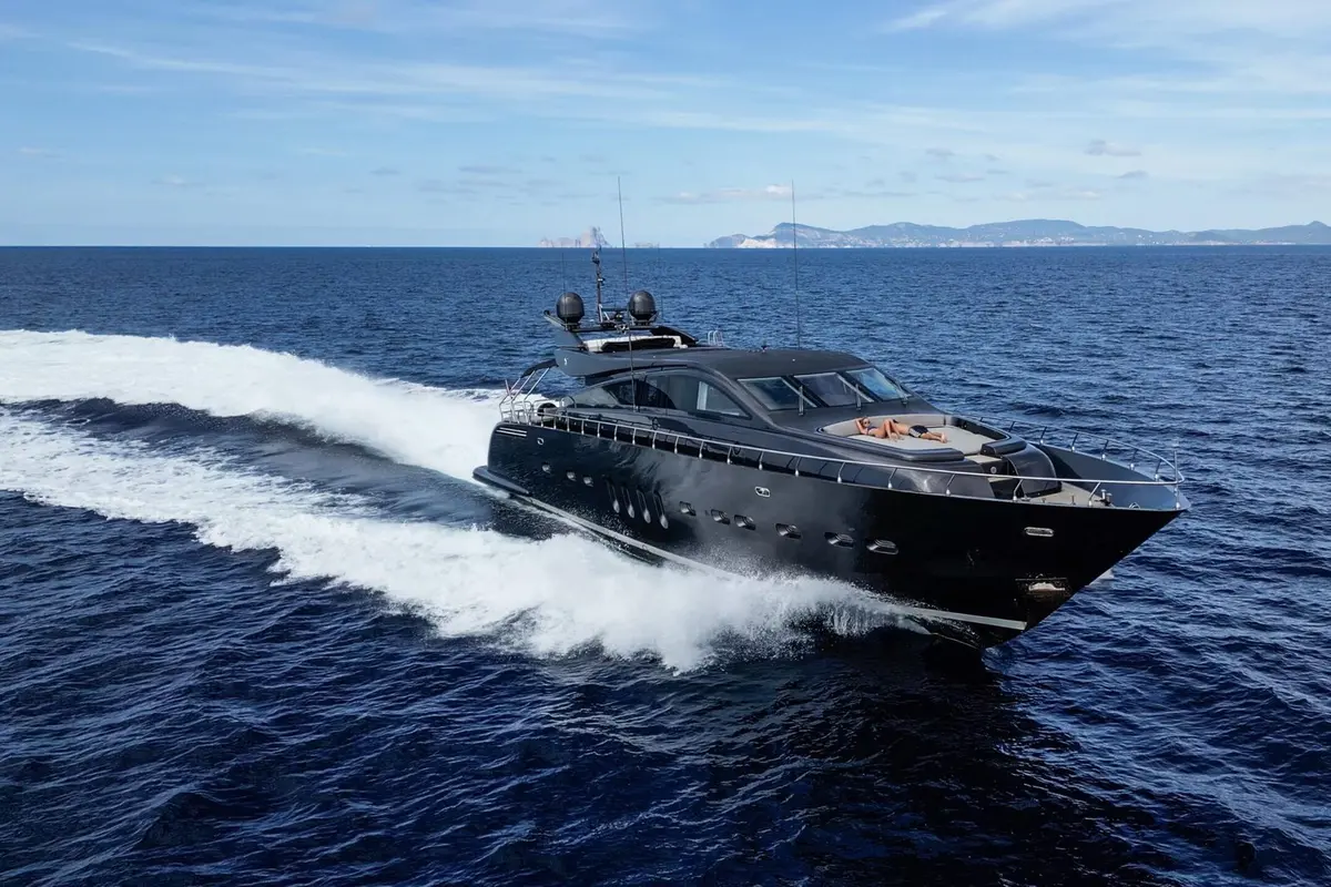 Leopard 31, флайбридж — Ibiza Yachts Hire, Ибица. Leopard 31 — 31m