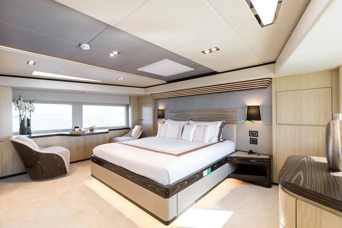 Majesty 100, salon — Ibiza Yachts Hire, Ibiza. Majesty 100 — 32m