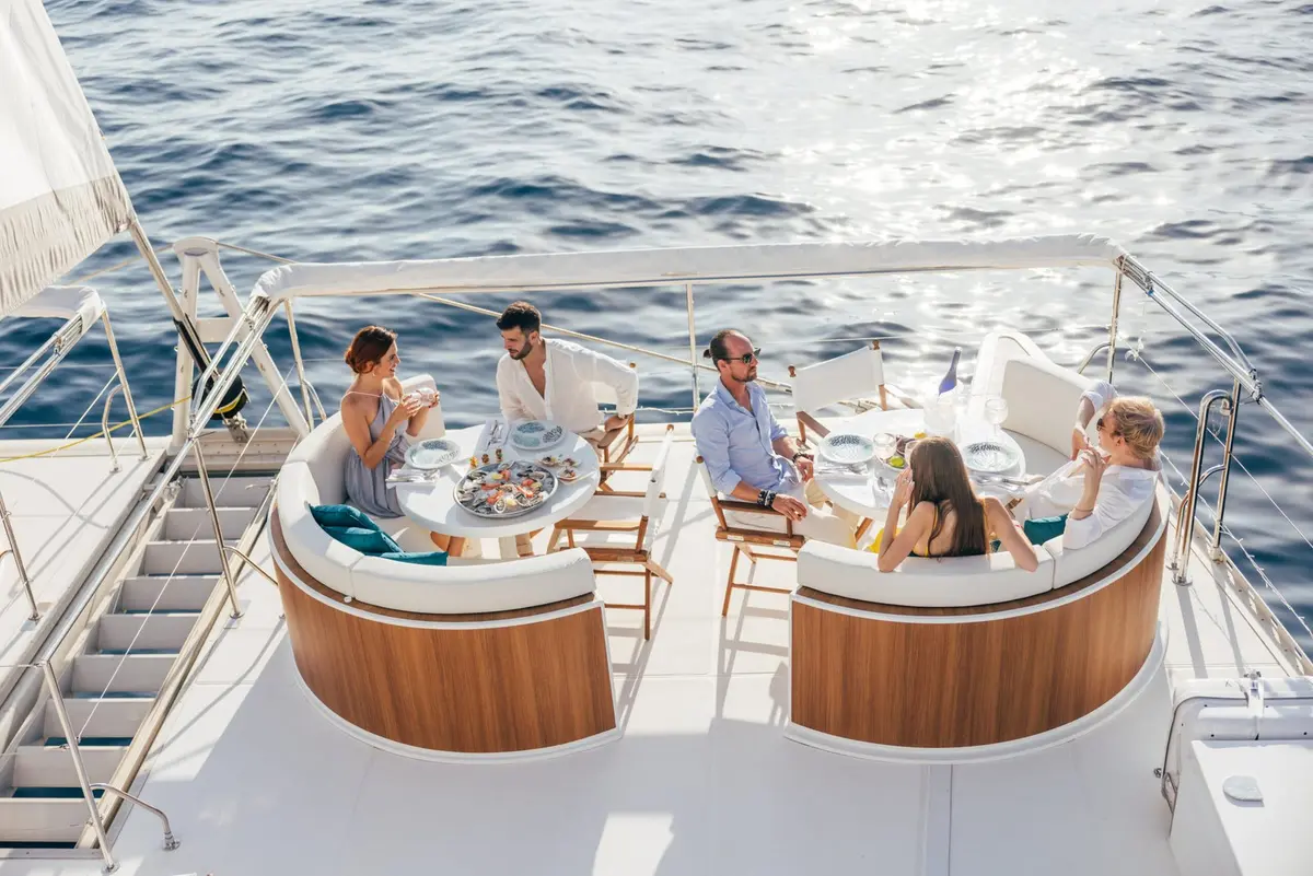 Manana Yacht, кормовая палуба — Ibiza Yachts Hire, Ибица. Manana Yacht — 20.8m