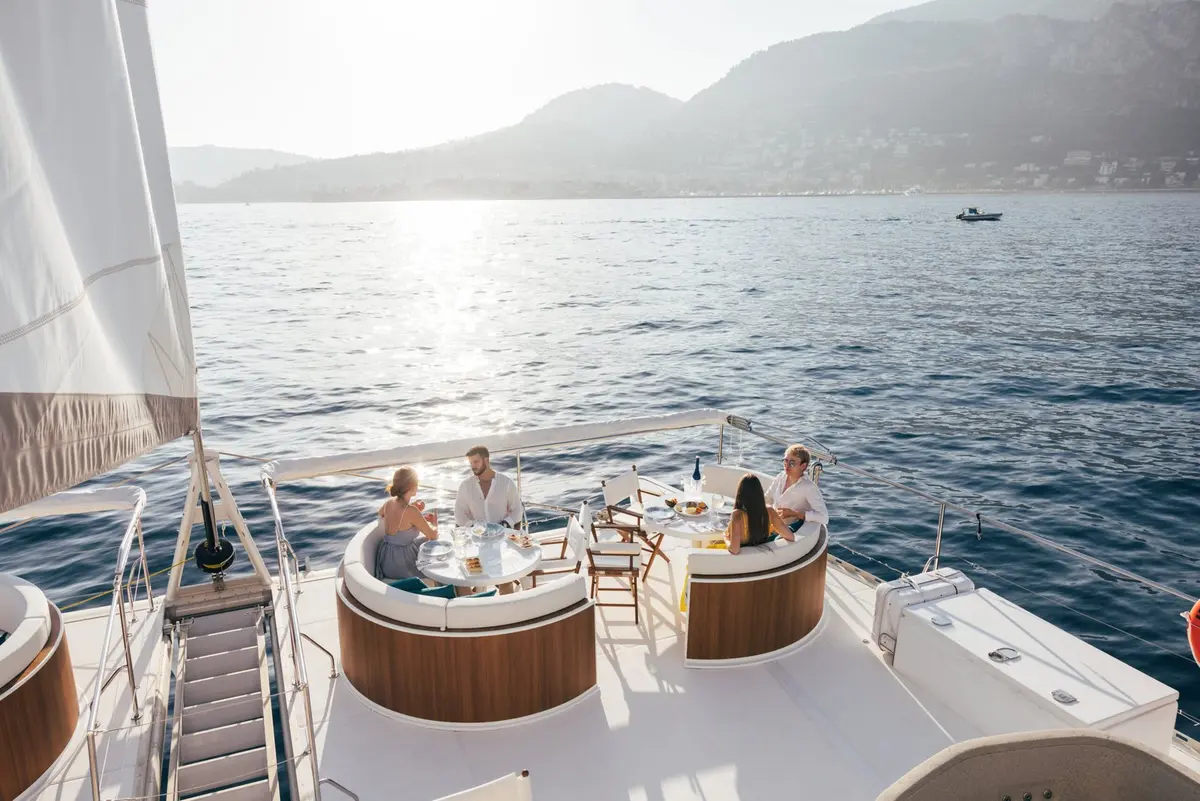 Manana Yacht, флайбридж — Ibiza Yachts Hire, Ибица. Manana Yacht — 20.8m