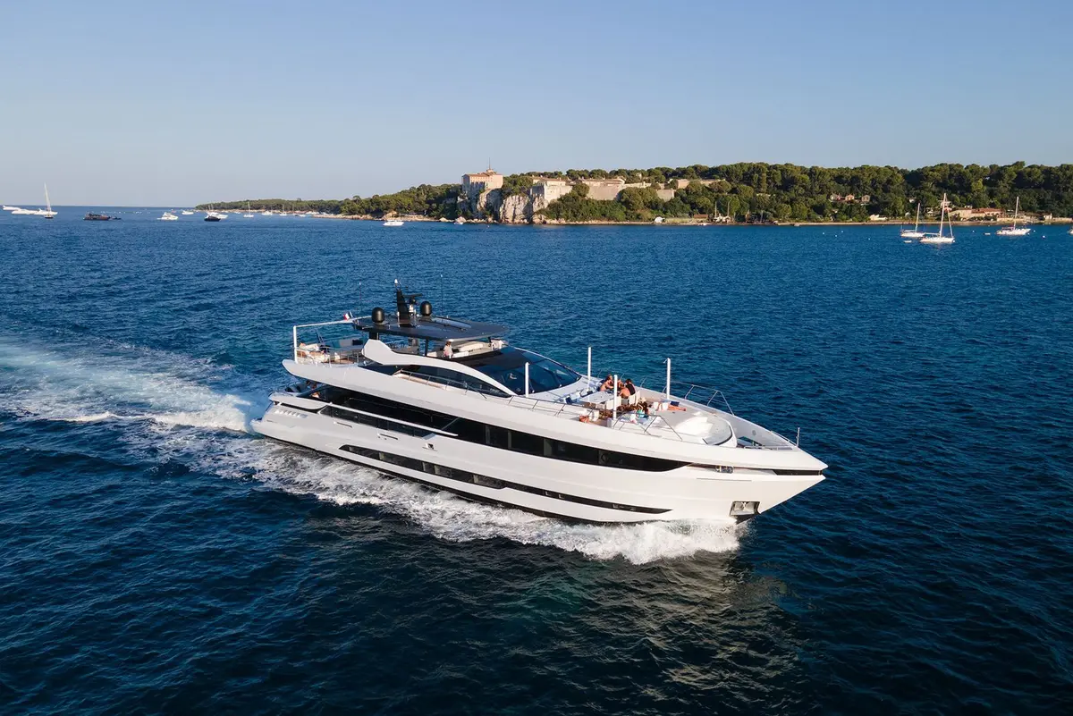 Mangusta 33, exterior — Ibiza Yachts Hire, Ibiza. Mangusta 33 — 33m