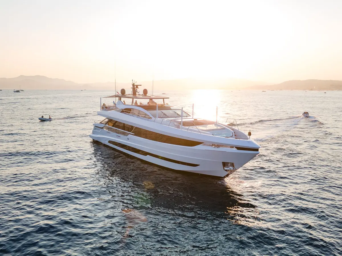Mangusta 33, aft deck — Ibiza Yachts Hire, Ibiza. Mangusta 33 — 33m