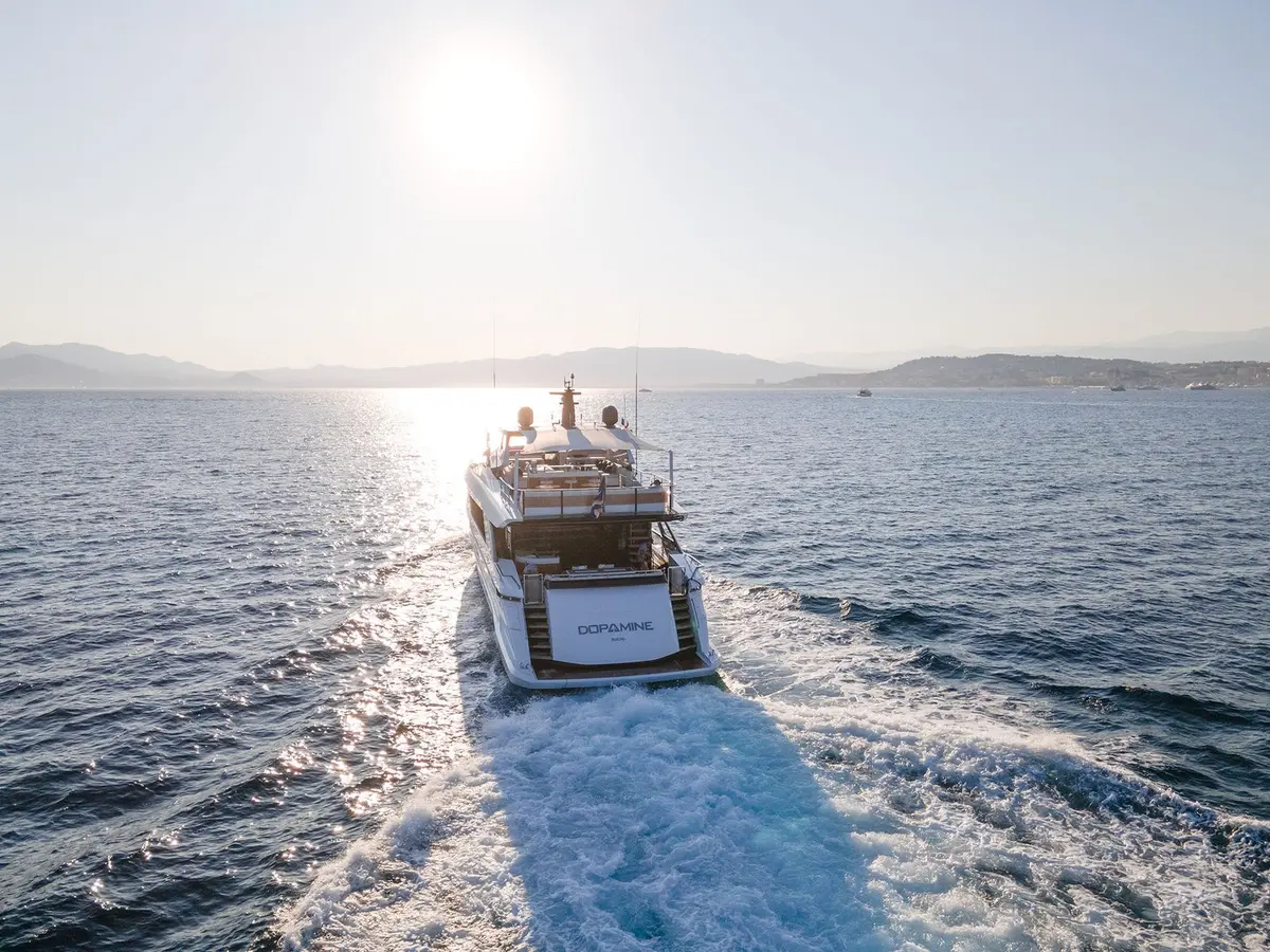 Mangusta 33, salon — Ibiza Yachts Hire, Ibiza. Mangusta 33 — 33m