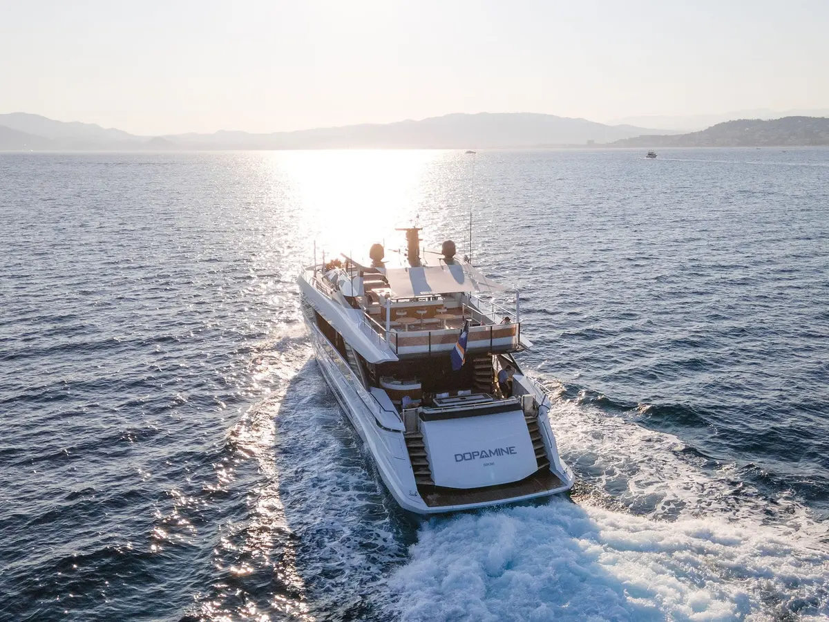 Mangusta 33, flybridge — Ibiza Yachts Hire, Ibiza. Mangusta 33 — 33m