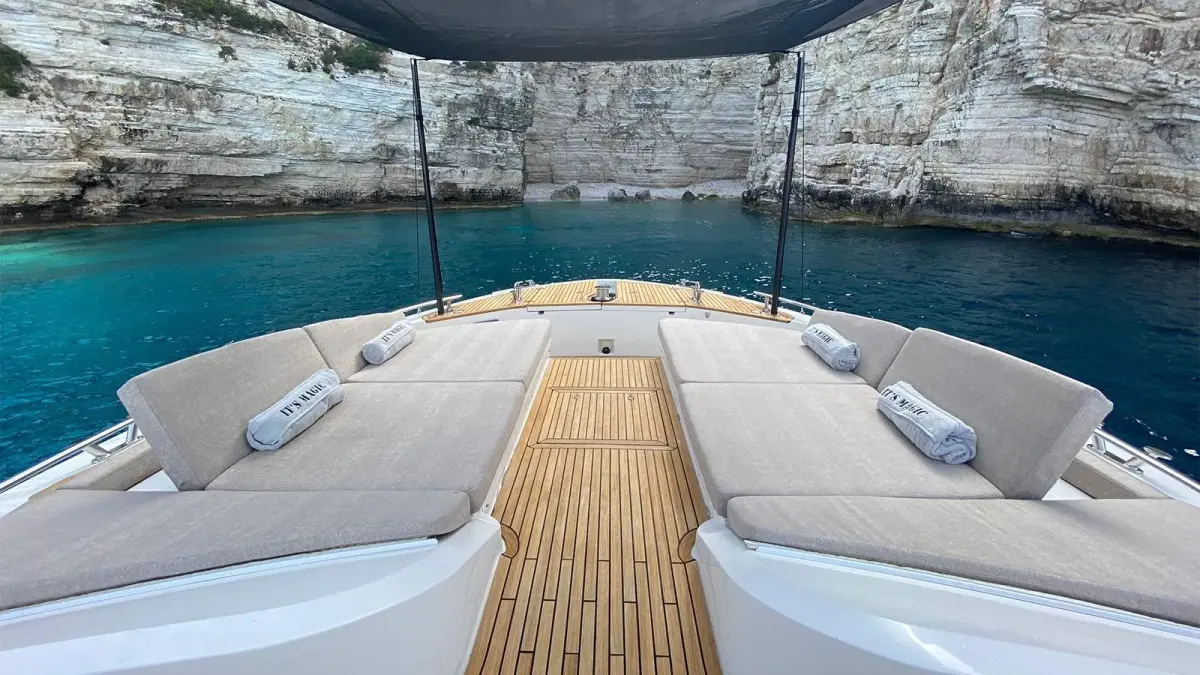 MCY66, cubierta de popa — Ibiza Yachts Hire, Ibiza. MCY66 — 20m