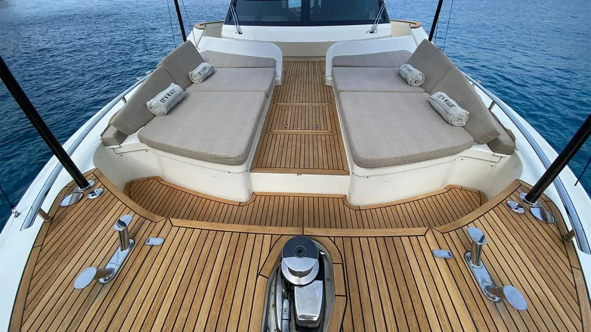 MCY66, salón — Ibiza Yachts Hire, Ibiza. MCY66 — 20m