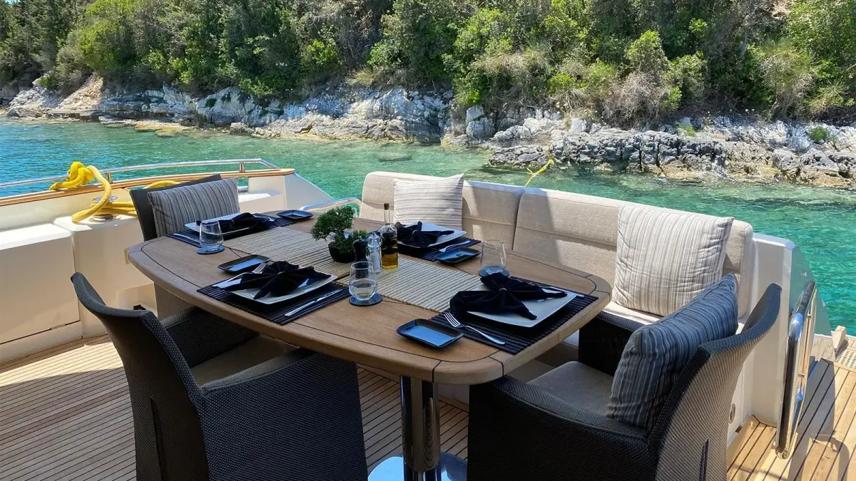 MCY66, flybridge — Ibiza Yachts Hire, Ibiza. MCY66 — 20m