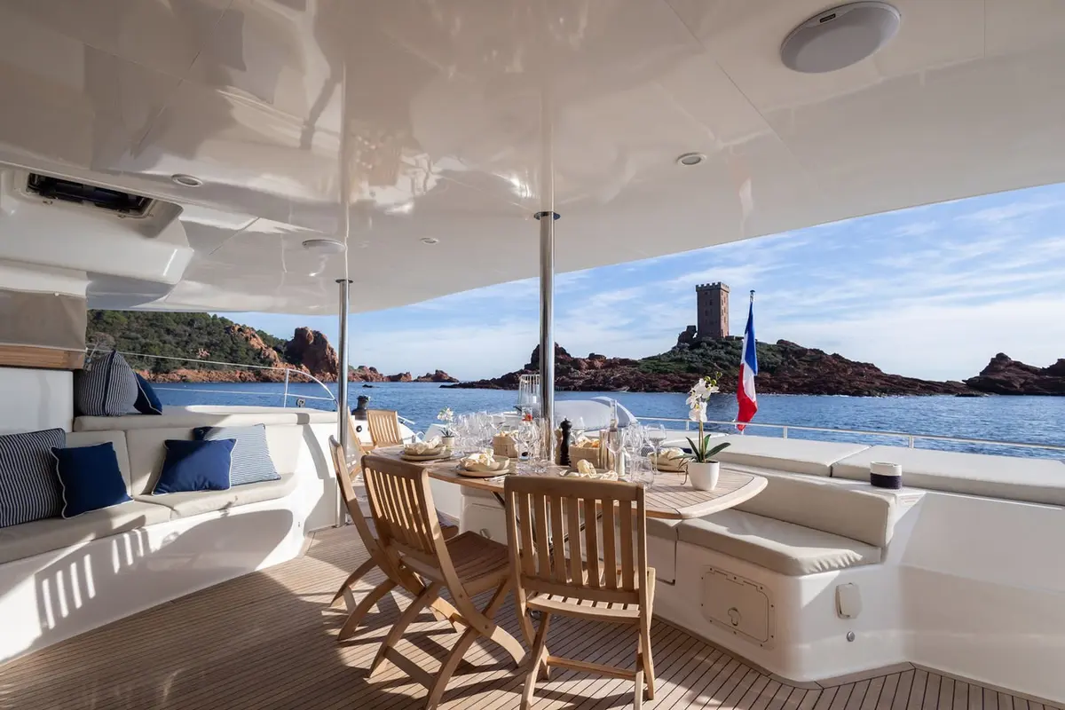 Moby-Dick, cubierta de popa — Ibiza Yachts Hire, Ibiza. Moby-Dick — 20m