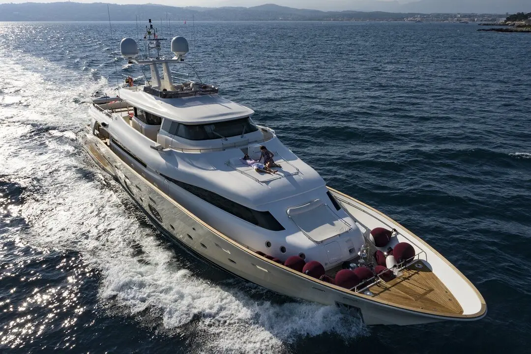 Navetta 33, cubierta de popa — Ibiza Yachts Hire, Ibiza. Navetta 33 — 33m