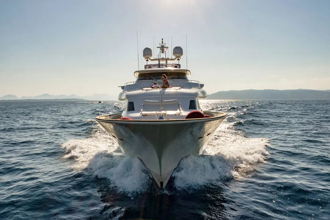 Navetta 33, camarote principal — Ibiza Yachts Hire, Ibiza. Navetta 33 — 33m