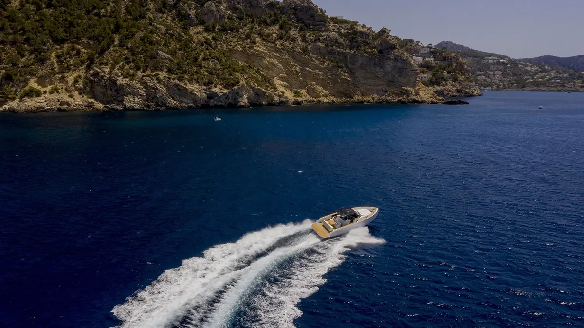 Pardo 38, salon — Ibiza Yachts Hire, Ibiza. Pardo 38 — 11.56m