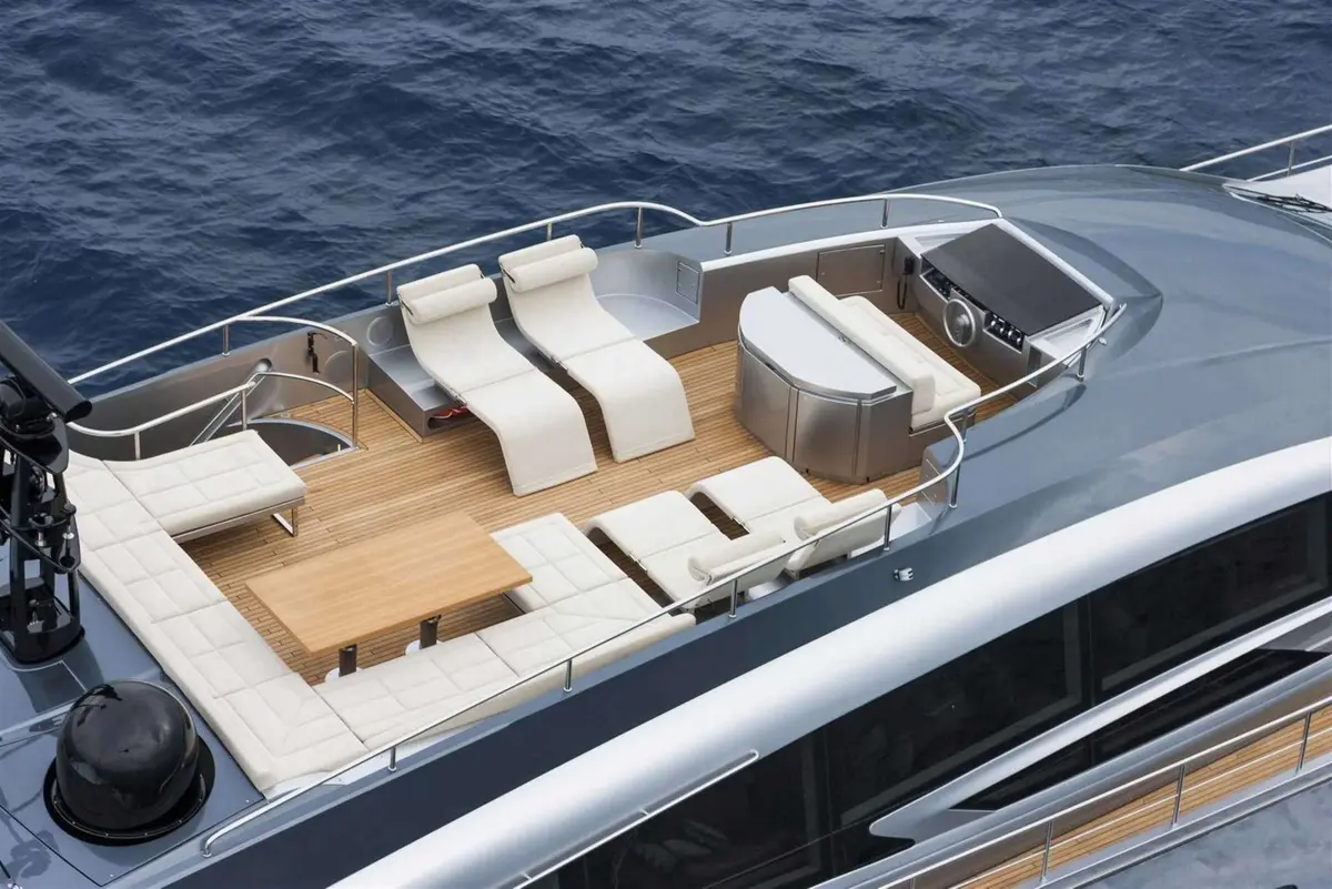 Pershing 108, camarote principal — Ibiza Yachts Hire, Ibiza. Pershing 108 — 33m