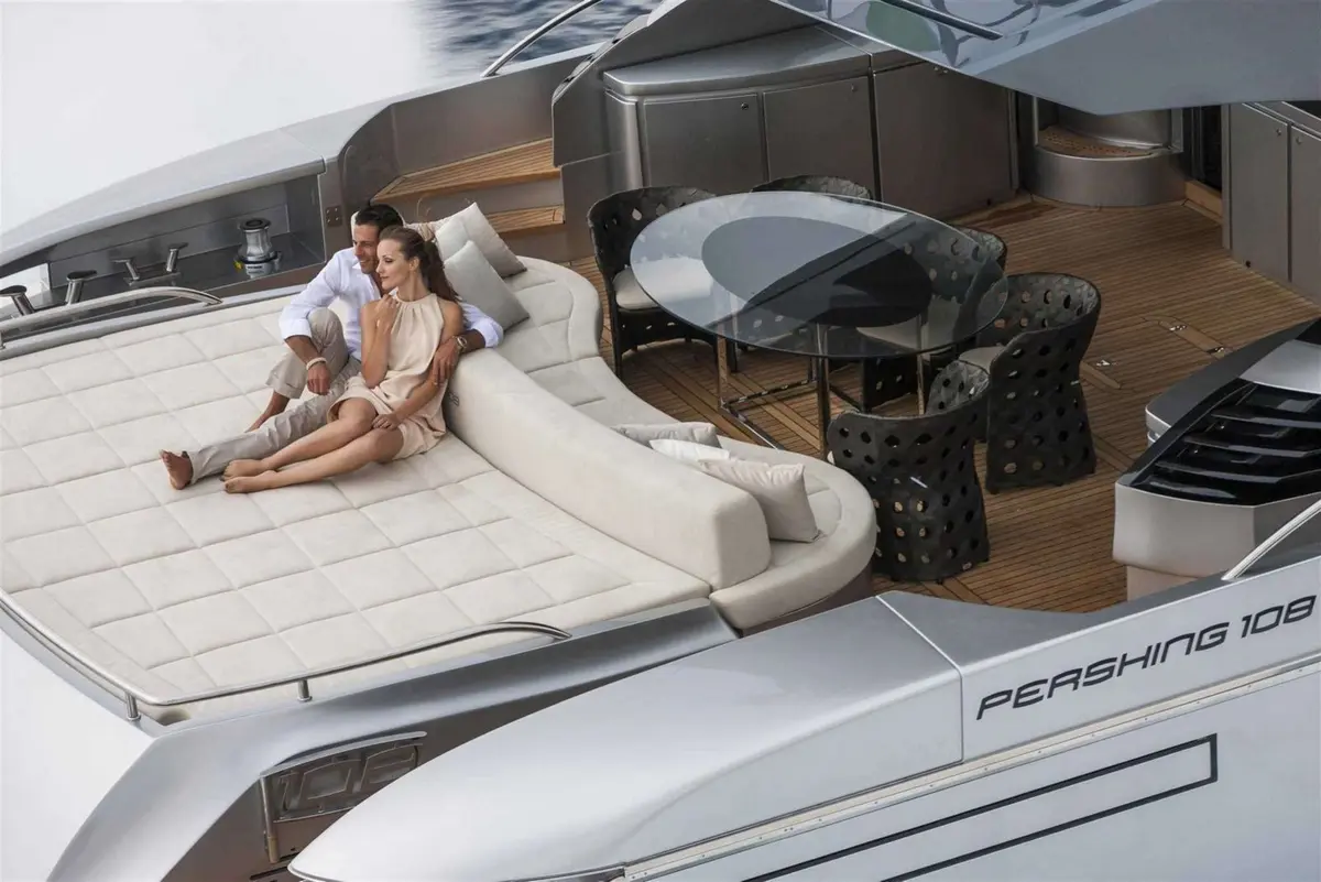 Pershing 108, flybridge — Ibiza Yachts Hire, Ibiza. Pershing 108 — 33m