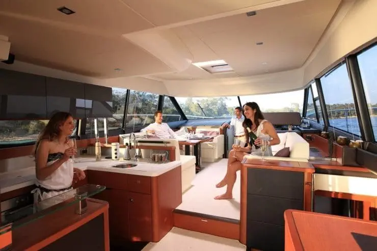 Prestige 550 FLY, главная каюта — Ibiza Yachts Hire, Ибица. Prestige 550 FLY — 18m
