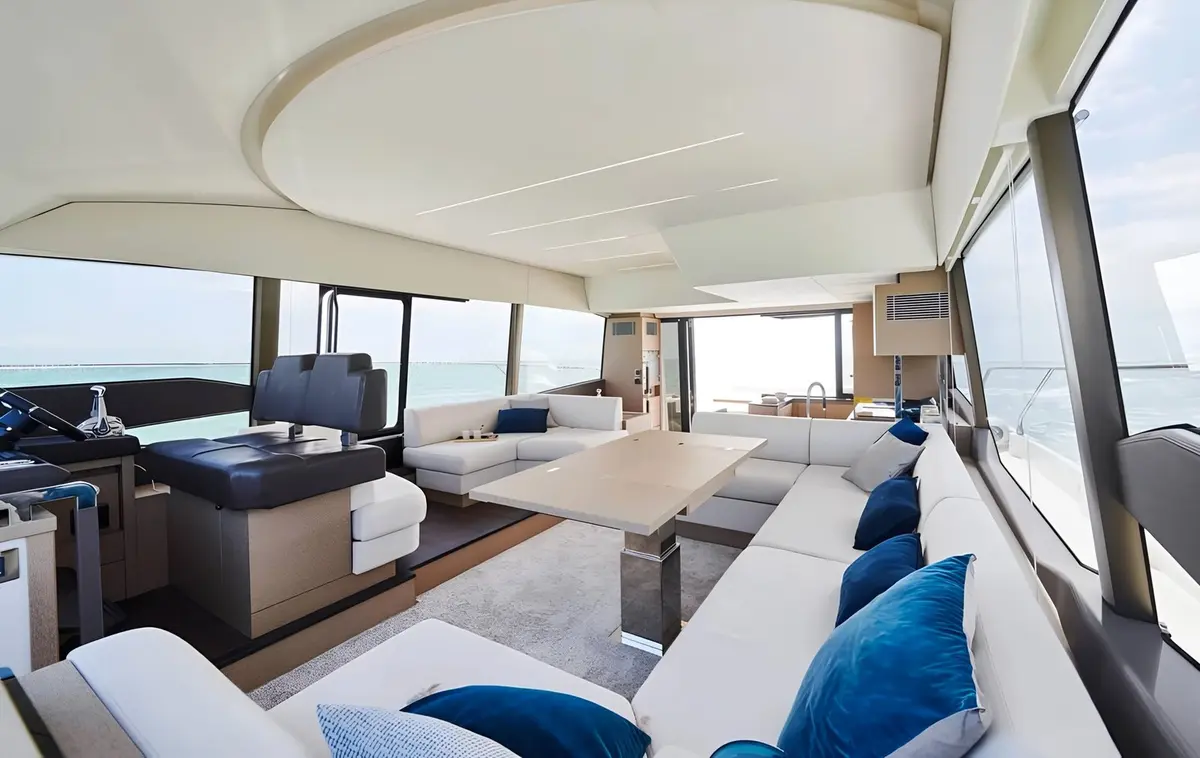 Prestige 590 Fly, master cabin — Ibiza Yachts Hire, Ibiza. Prestige 590 Fly — 19m
