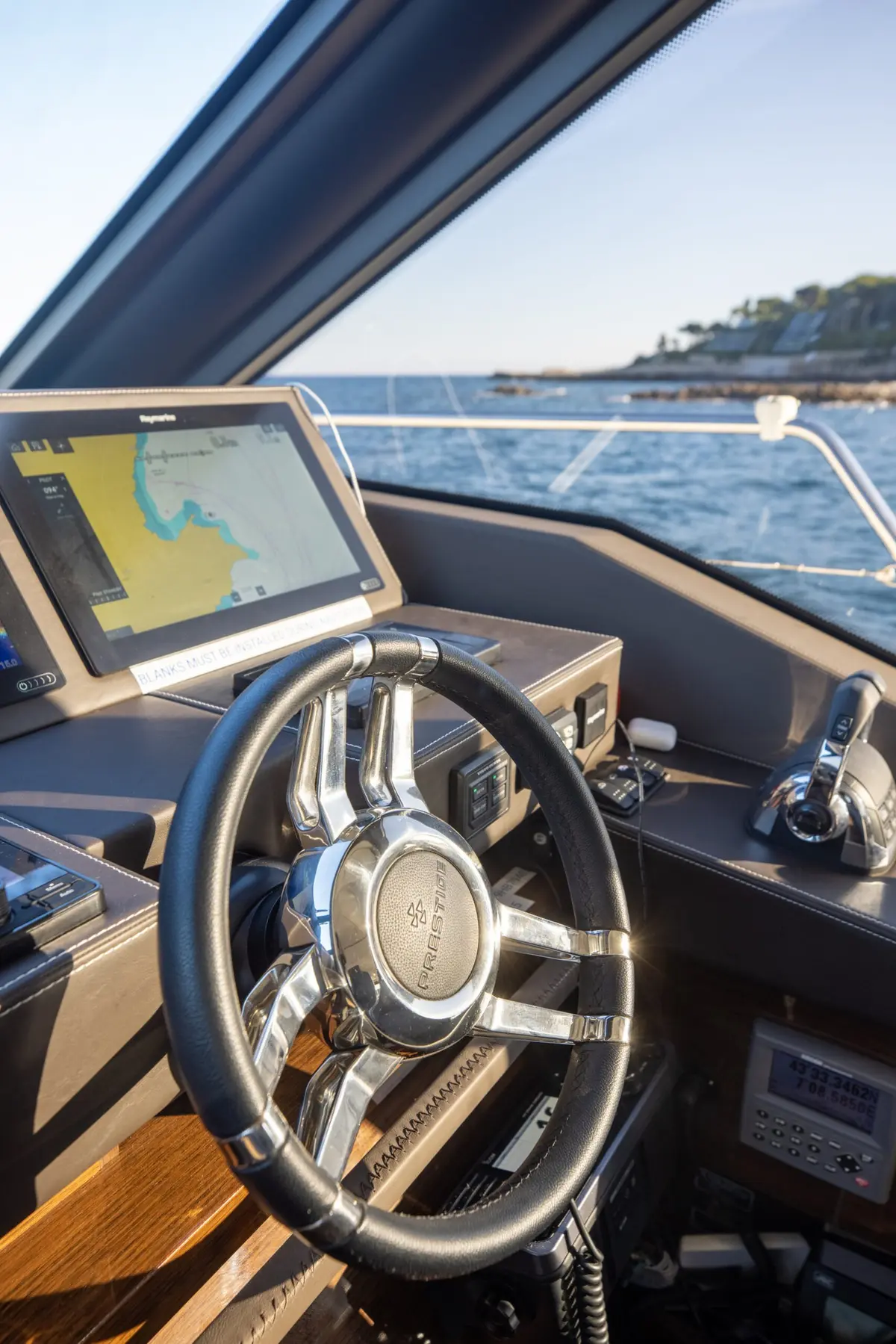 Prestige 680s, flybridge — Ibiza Yachts Hire, Ibiza. Prestige 680s — 21.4m