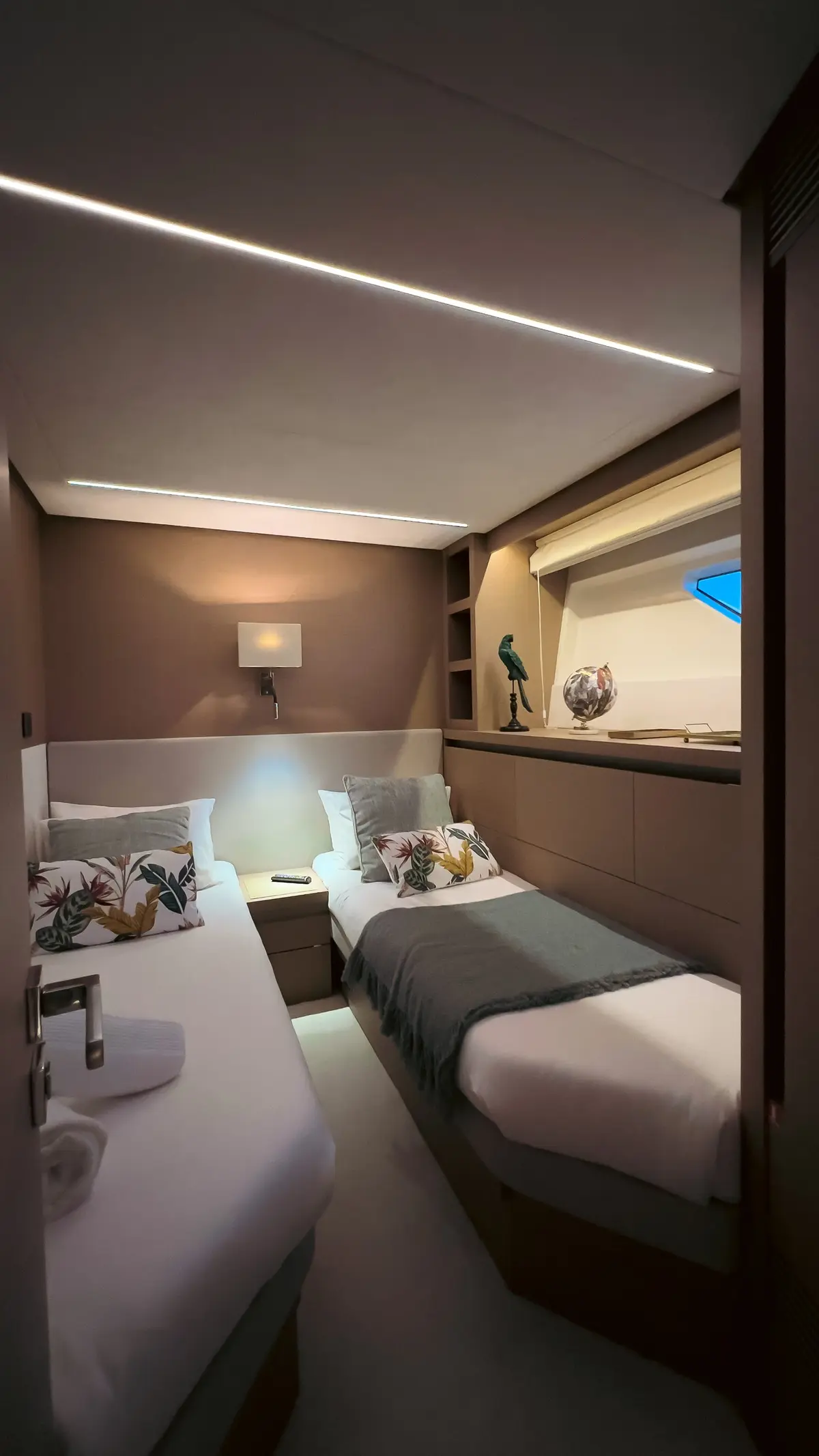 Prestige 680, aft deck — Ibiza Yachts Hire, Ibiza. Prestige 680 — 22m