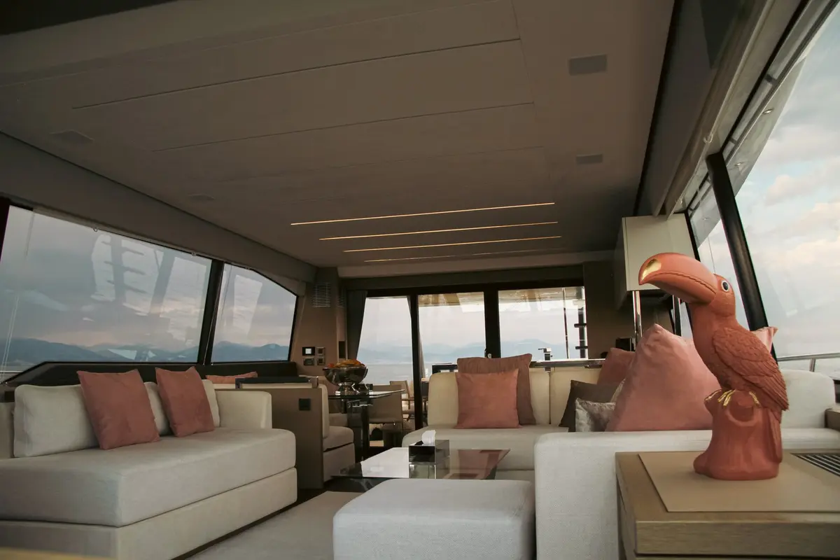 Prestige 680, master cabin — Ibiza Yachts Hire, Ibiza. Prestige 680 — 22m