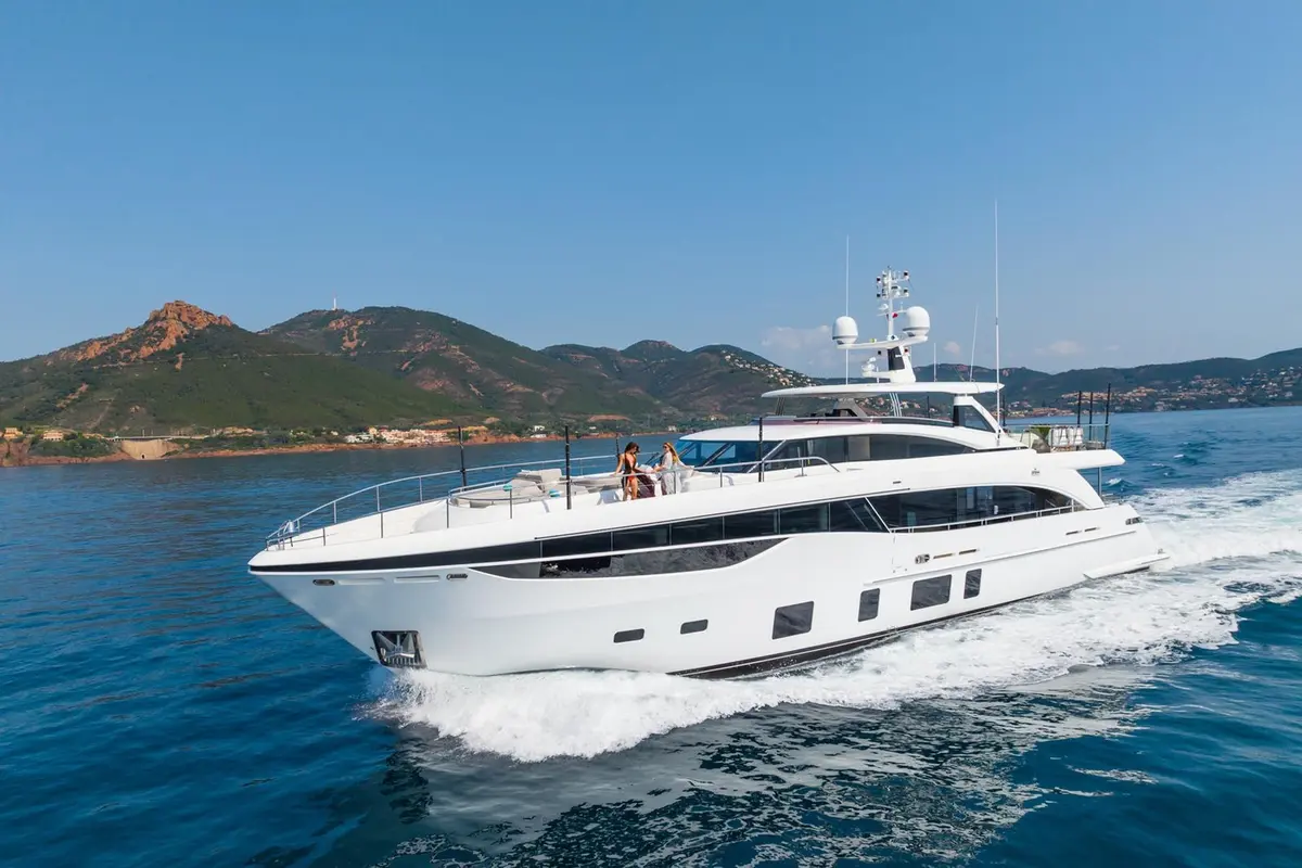 Princess 35M, salon — Ibiza Yachts Hire, Ibiza. Princess 35M — 35m