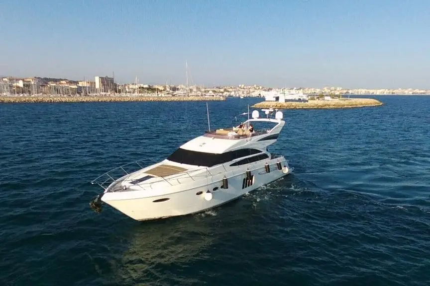 Princess 64 Fly, main deck — Ibiza Yachts Hire, Ibiza. Princess 64 Fly — 20m