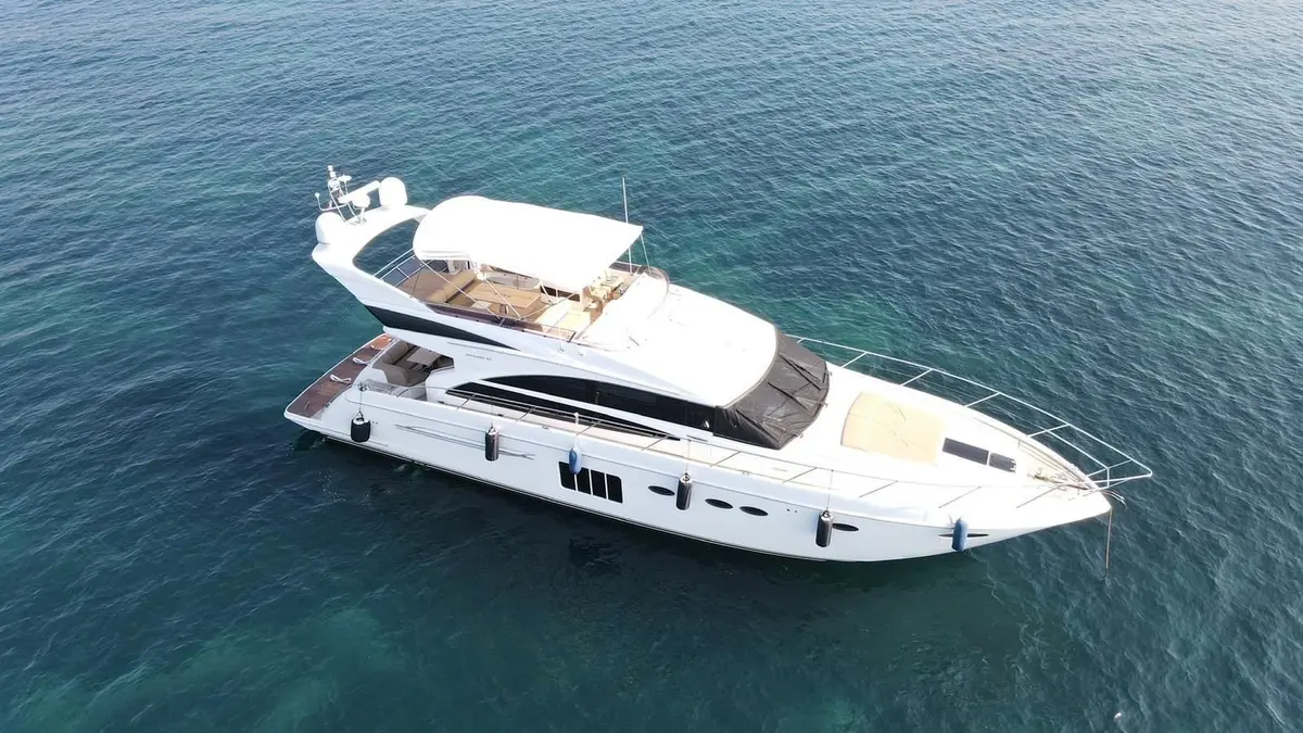 Princess 64 Fly, salon — Ibiza Yachts Hire, Ibiza. Princess 64 Fly — 20m