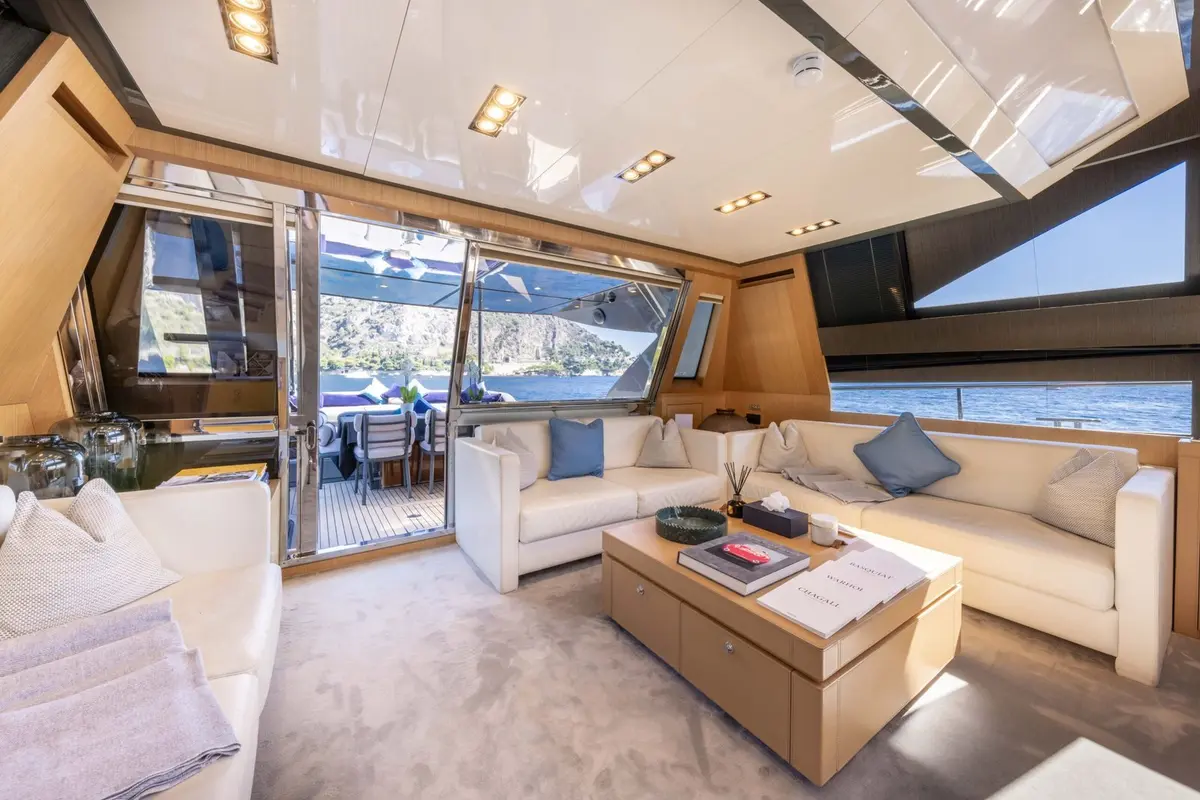 Riva 86 Domino, cubierta principal — Ibiza Yachts Hire, Ibiza. Riva 86 Domino — 26m