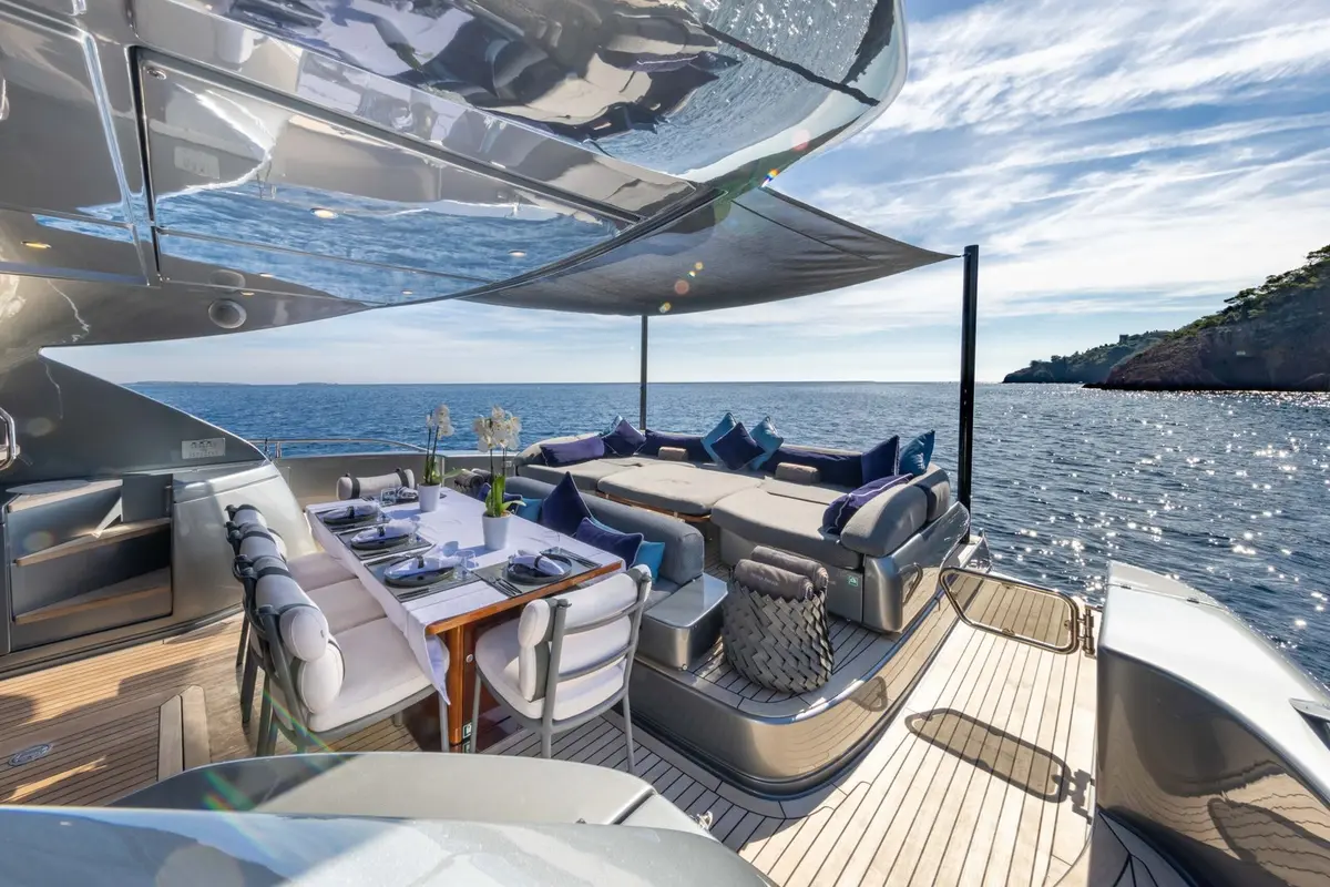 Riva 86 Domino, flybridge — Ibiza Yachts Hire, Ibiza. Riva 86 Domino — 26m