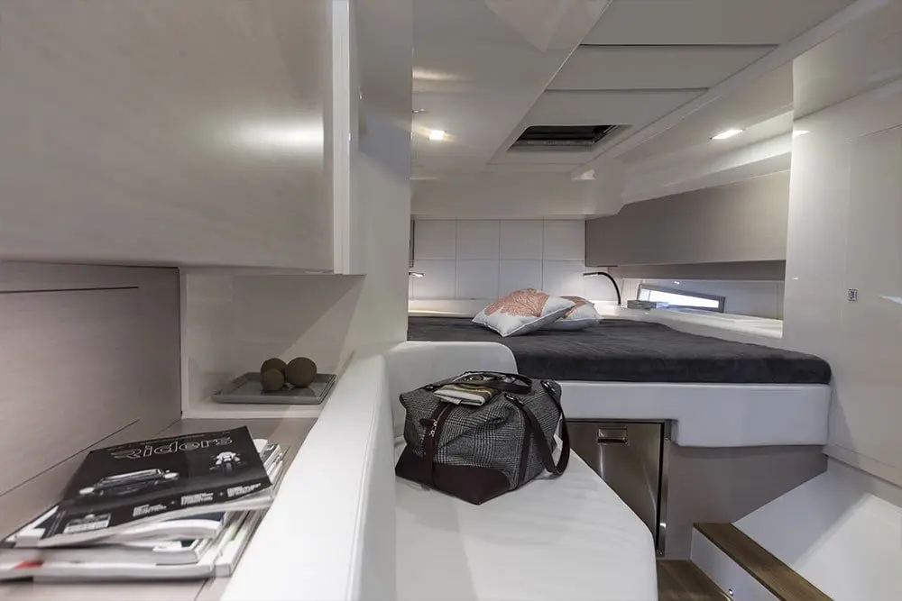 Sacs 47, master cabin — Ibiza Yachts Hire, Ibiza. Sacs 47 — 14m