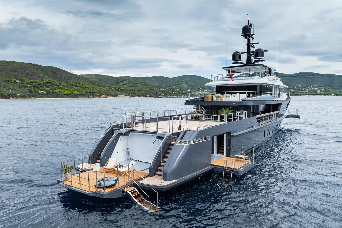M, cubierta de popa — Ibiza Yachts Hire, Ibiza. M — 47m