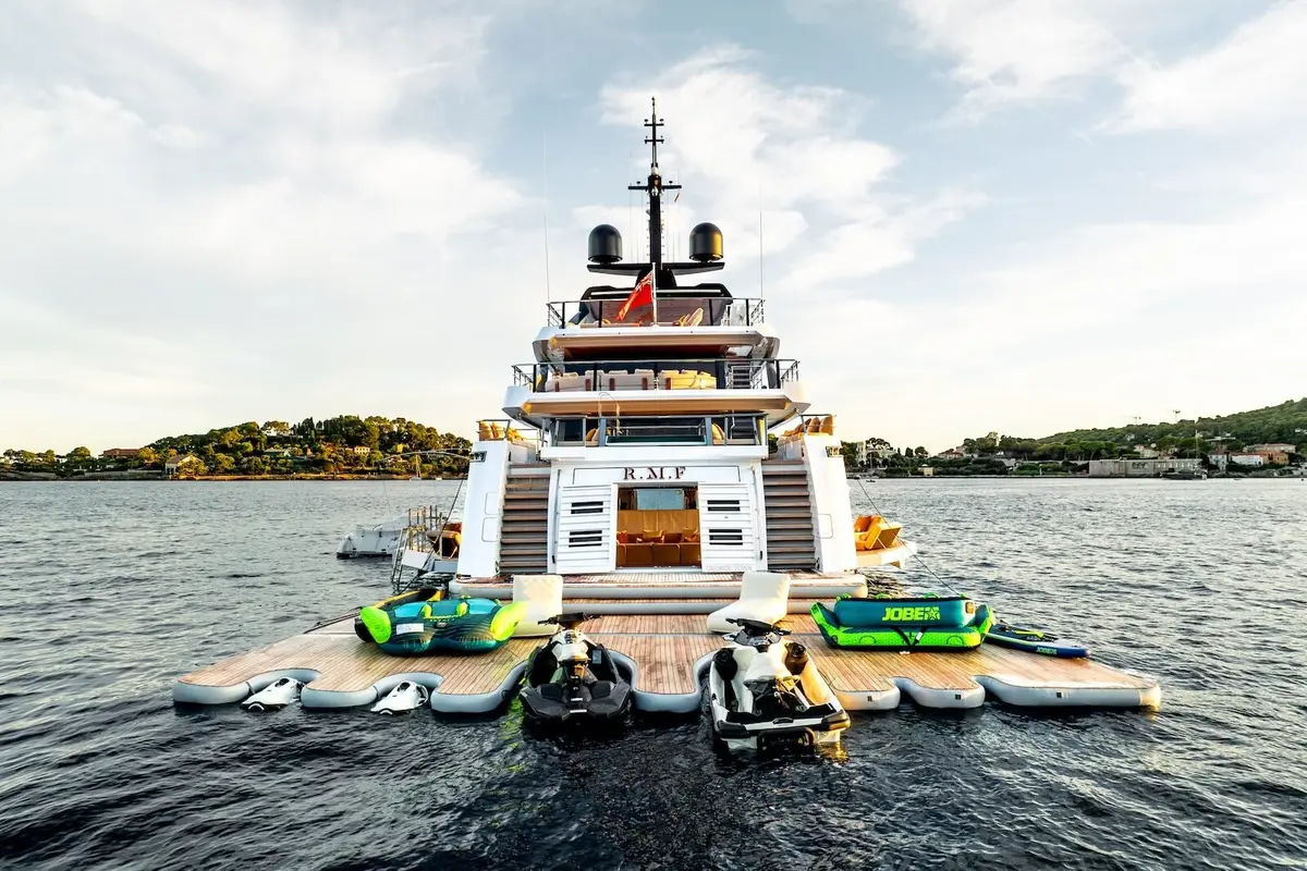 RMF, cubierta de popa — Ibiza Yachts Hire, Ibiza. RMF — 52m