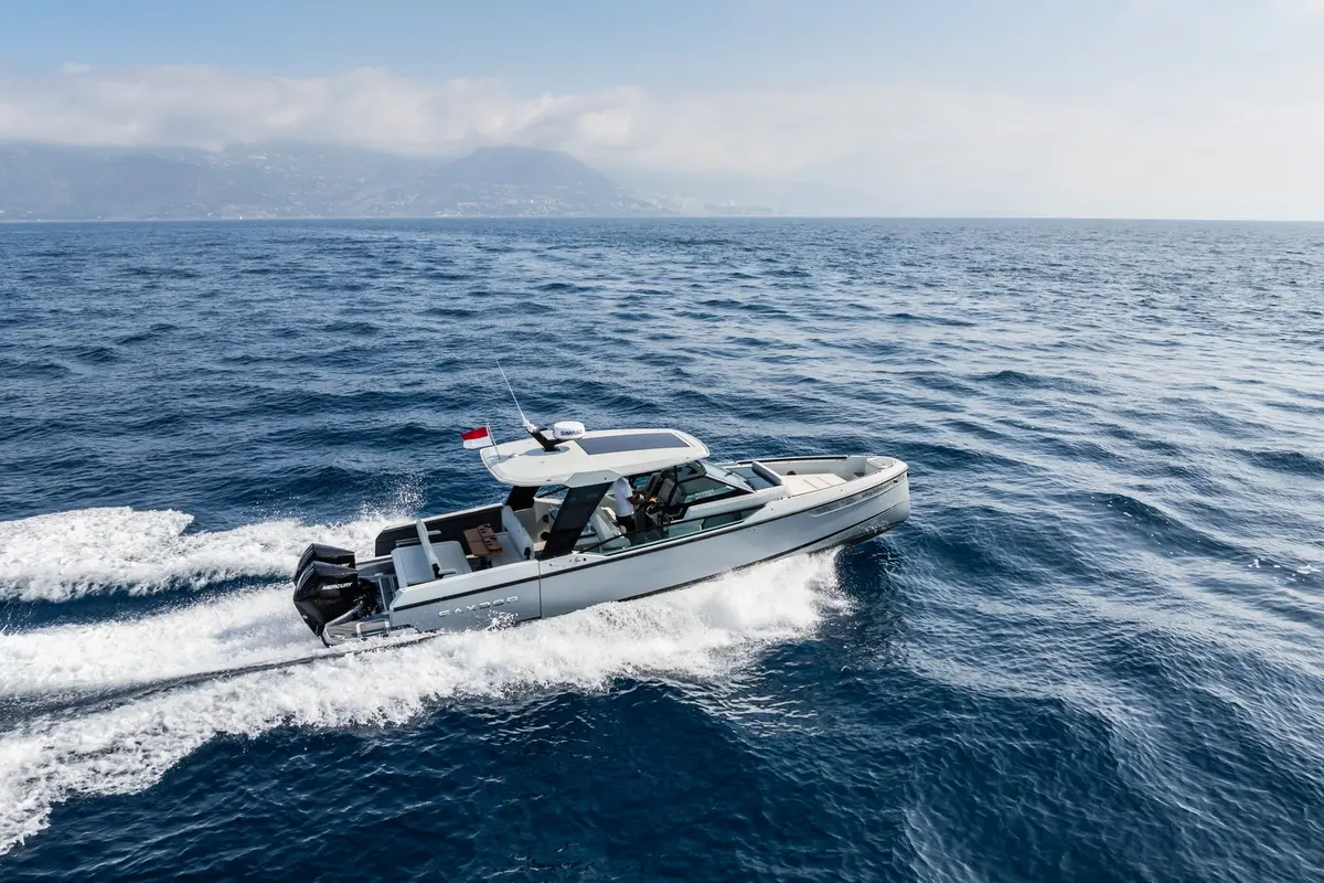 Saxdor 320, cubierta de popa — Ibiza Yachts Hire, Ibiza. Saxdor 320 — 10m